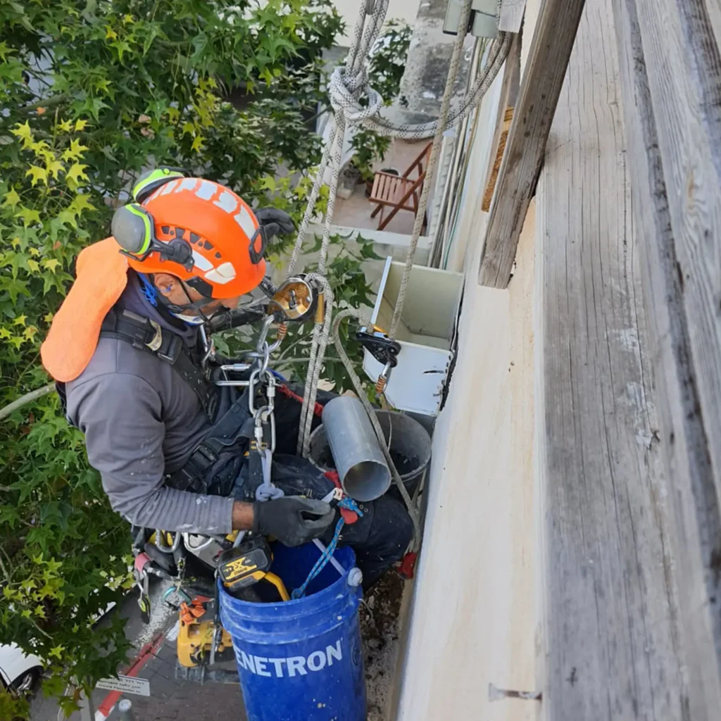 עבודות איטום בגובה איטום קירות בסנפלינג רפאל עובדיה