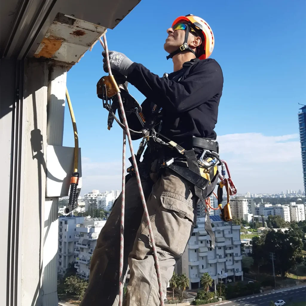 עבודות איטום בגובה איטום קירות בסנפלינג רפאל עובדיה